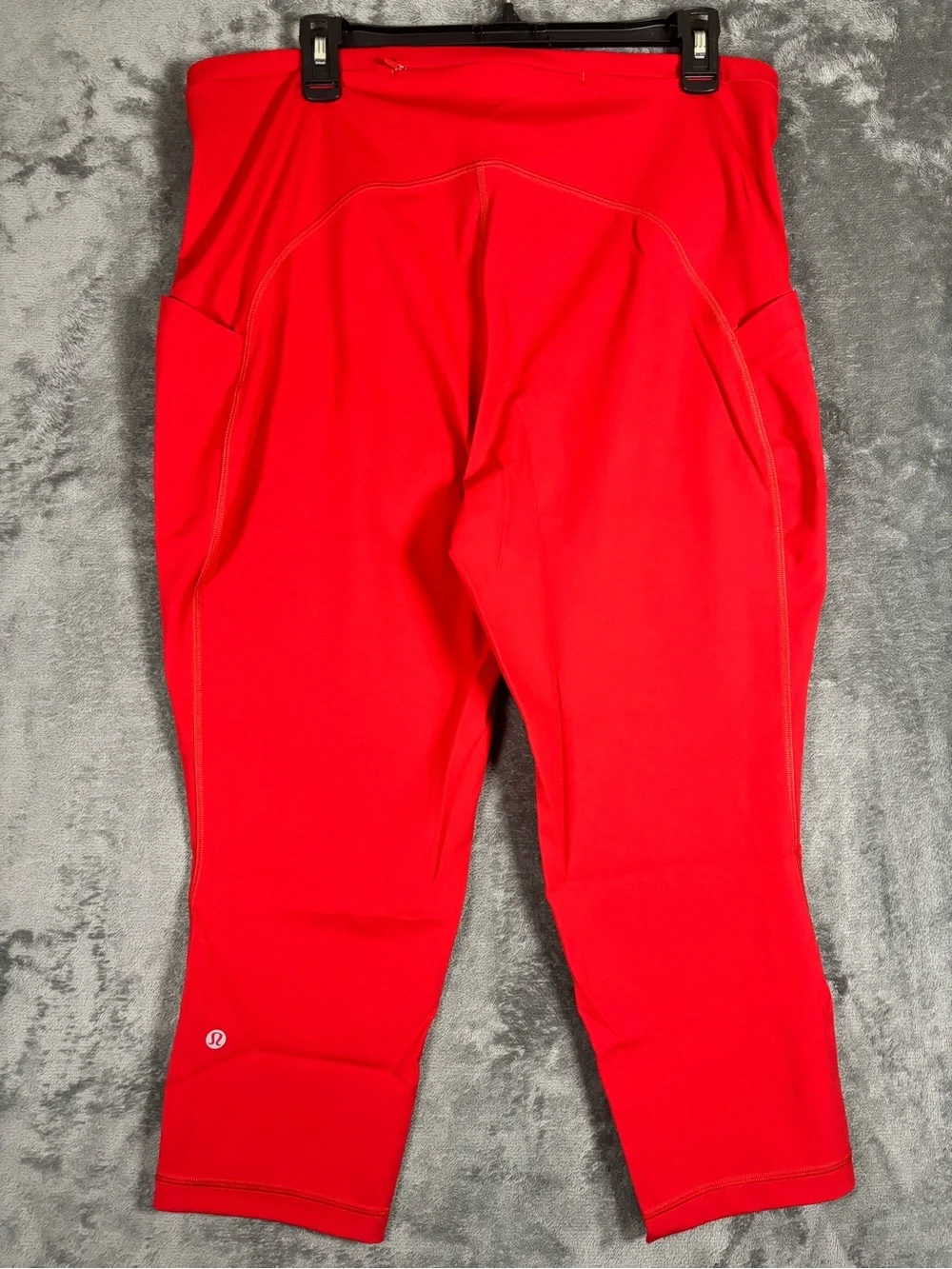 NWOT Lululemon Red Cropped Leggings Size 16‎